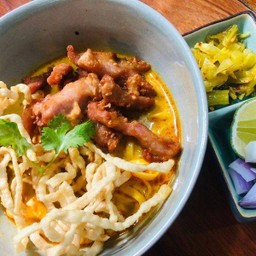 ข้าวซอยหมูทอด