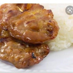 ข้าวเหนียวหมูปิ้งชมพู่มะเหมี่ยว