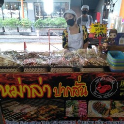 ลูกชิ้นปิ้งโบราณเตาถ่านบุรีรัมย์