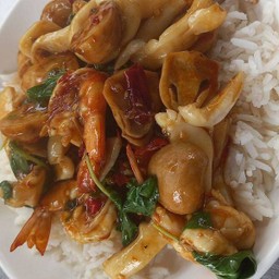Seafood Stir-Fried Rice Noodles with Straw Mushrooms