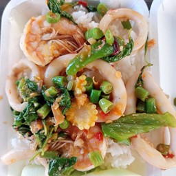 กระเพราทะเลราดข้าว