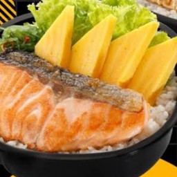 ข้าวหน้าปลาแซลมอลย่างซอสเทริยากิ