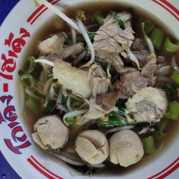 ก๋วยเตี๋ยว ลูกชิ้นเนื้อ เนื้อเปื่อย น้ำใส