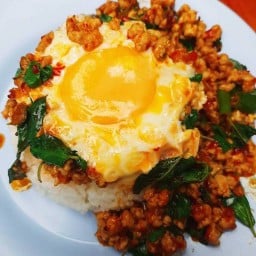 ครัวกะเพราป่าแตกบ้านสวน