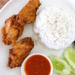 ข้าวปีกไก่ทอดน้ำปลา