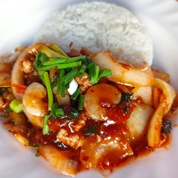 ข้าวราดผัดน้ำพริกเผา