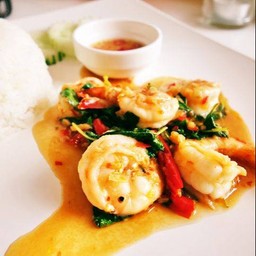 ข้าวกระเพรากุ้ง