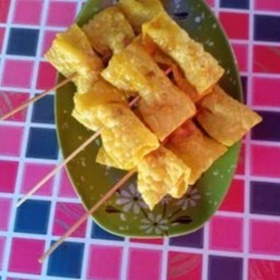 ยำเกี๊ยวห่อไส้กรอก