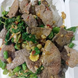 กระเพราตับราดข้าว