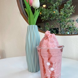 สตอเบอรี่โยเกิร์ต