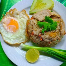 ข้าวผัดหมูราคานี้ไม่มีไข่ดาวคะ