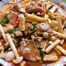 ผัดพริกแกงหมูสดหน่อไม้ใส่เห็ดยั่วๆจ้า
