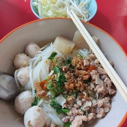 ก๋วยเตี๋ยวตลาดกิ่วแลน้อย ตลาดกิ่วแลน้อย