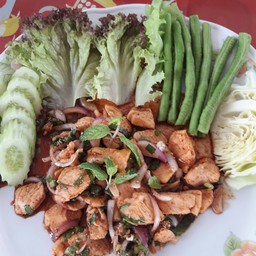 ลาบปลาแซลมอน  100 บาท