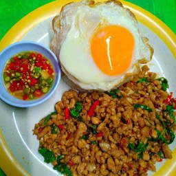 กระเพราหมูราคานี้ไม่มีไข่ดาว