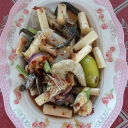 ตำไหลบัว กุ้งสด 100 บาท