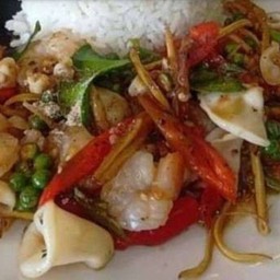 ข้าวทะเลผัดฉ่า