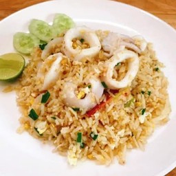 ข้าวผัดปลาหมึก