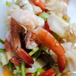 ยำผักกระเฉดทะเล