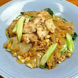 เส้นใหญ่ผัดซีอิ๊วหมู