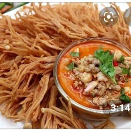 ยำเห็ดเข็มทองทอดกรอบ