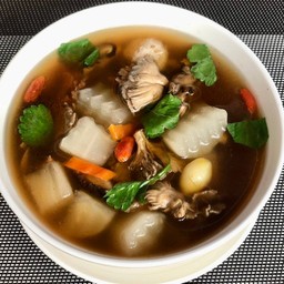 ต้มจืดหัวไชเท้าเห็ดรวม