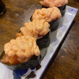 ซูชิแซลมอนซอสไข่กุ้ง (ราคาต่อคำ)