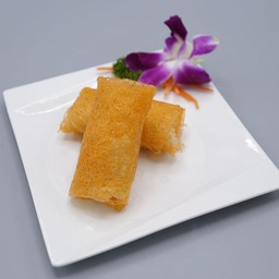 ปอเปี๊ยะทอดไส้กุ้งและเห็ดทรัฟเฟิล