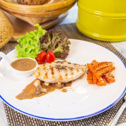 สเต็กไก่ย่างซอสเห็ด