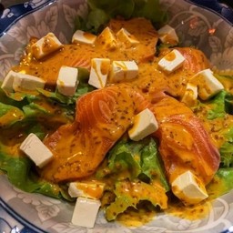 สลัดแซลมอนชีส