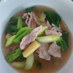 เส้นใหญ่ราดหน้าหมู