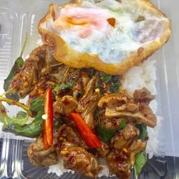 กะเพราไก่พริกแห้ง+ไข่ดาว