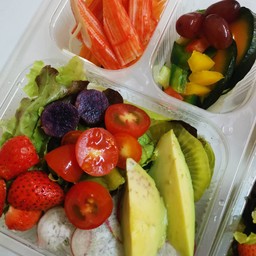 สลัดผักผลไม้+ปูอัด