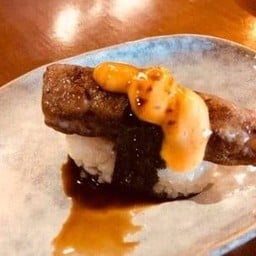 ซูชิเนื้อโคขุน (ราคาต่อคำ)