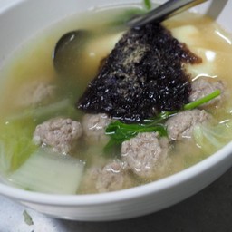 แกงจืดสาหร่ายเต้าหู้หมูสับบ