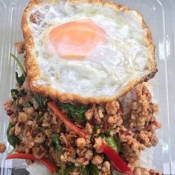 กะเพราหมูสับพริกแห้ง+ไข่ดาว