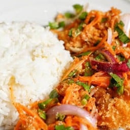 ร้านป้าอาหารตามสั่ง หน้าหอเอ็นยู เฮ้าส์ ประตู5 ติดตลาดไนท์พลาซ่า