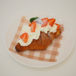 Strawberry cream croissant