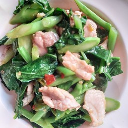 คะน้าหมูชิ้น