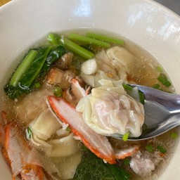 เกี๊ยวน้ำหมูแดง