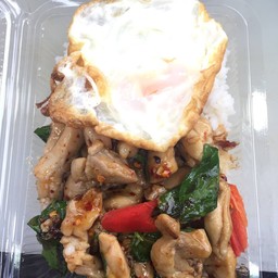 กะเพรากระดูกอ่อนพริกแห้ง+ไข่ดาว