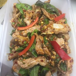 กะเพรากระดูกอ่อนผัดพริกแห้ง