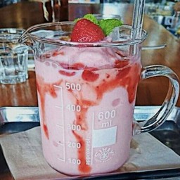 สตอเบอร์รี่ สมูตตี้