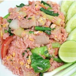 ข้าวผัดซอสแดงไก่โบราณ