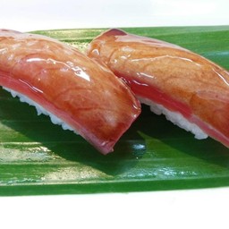 No.38 ข้าวปั้นหน้าปลาทูน่าย่าง