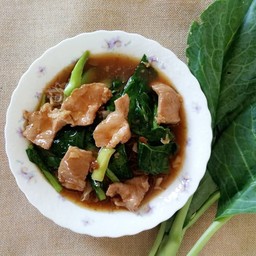 ราดหน้าหมูหมักสูตรพิเศษ