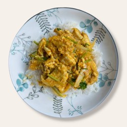 ผัดผงกะหรี่ไก่