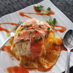 ข้าวไข่ข้นแซลมอน