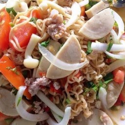 ยำมาม่าหมูยอ