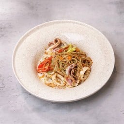 สปาเก็ตตี้หมึกผัดซอสไข่เค็ม
